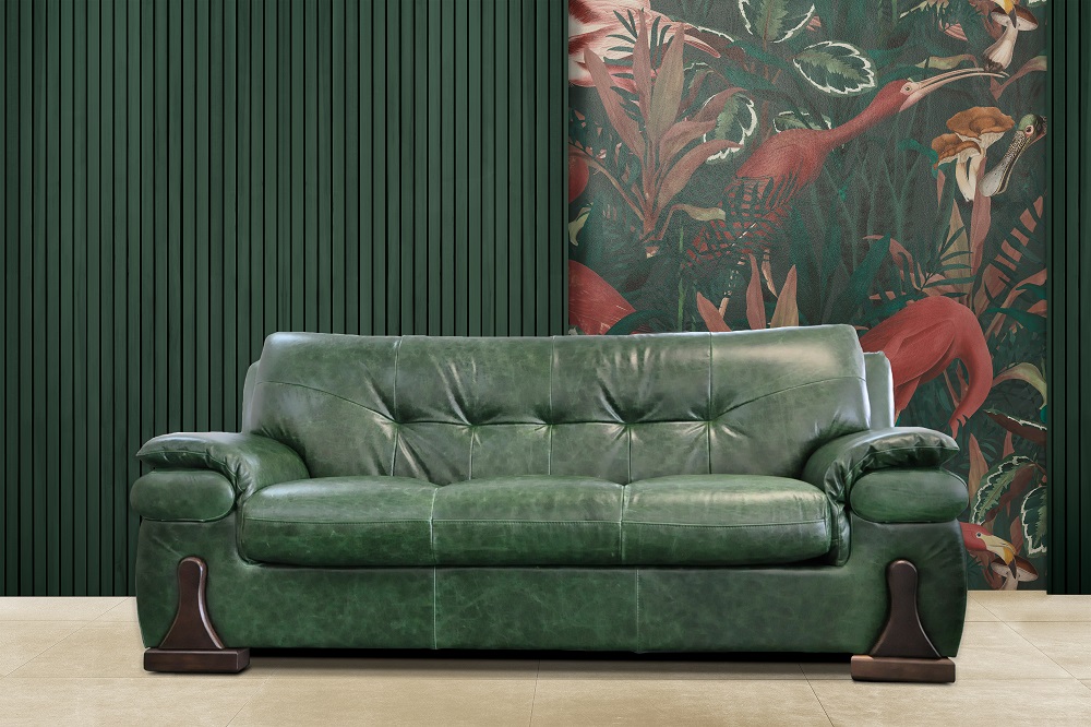 Zielona sofa.